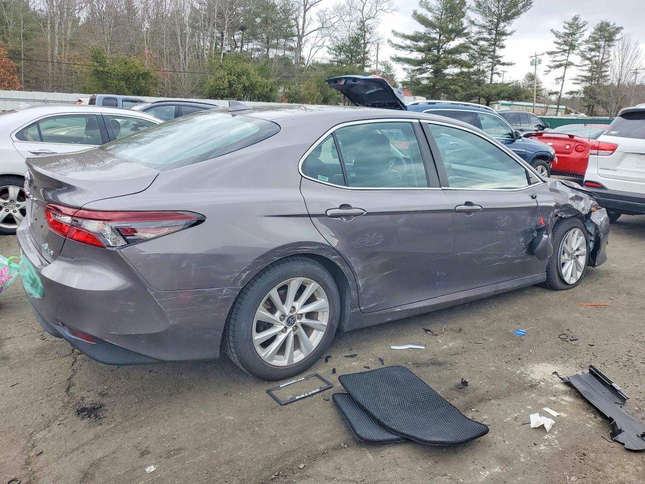 2021 TOYOTA CAMRY LE photo 3
