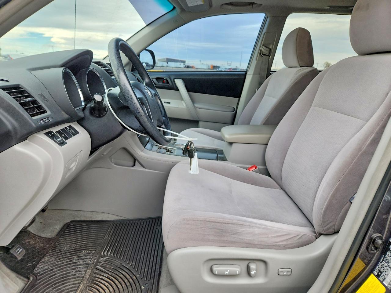 2008 TOYOTA HIGHLANDER BASE photo 19