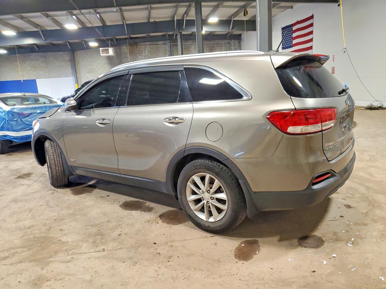 2017 KIA SORENTO LX photo 4