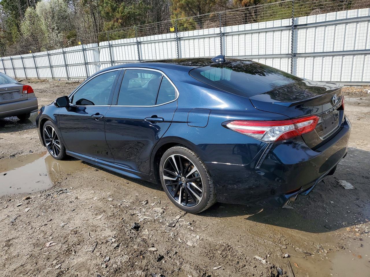 2020 TOYOTA CAMRY XSE photo 2