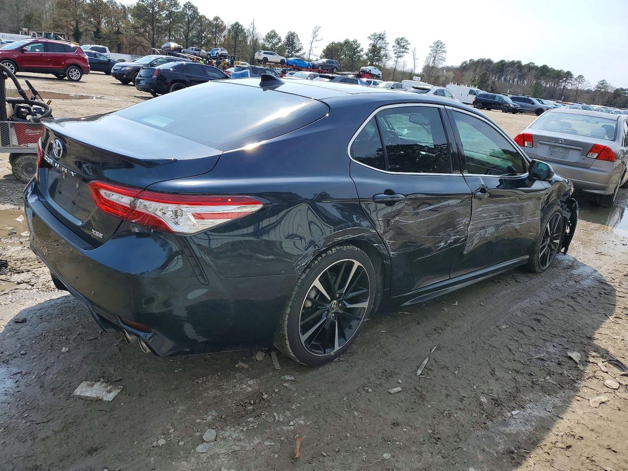 2020 TOYOTA CAMRY XSE photo 3