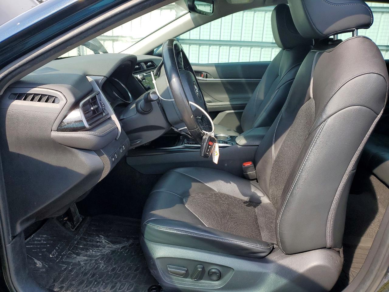 2020 TOYOTA CAMRY XSE photo 7