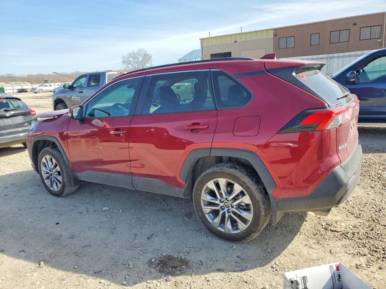 2025 TOYOTA RAV4 XLE PREMIUM photo 4