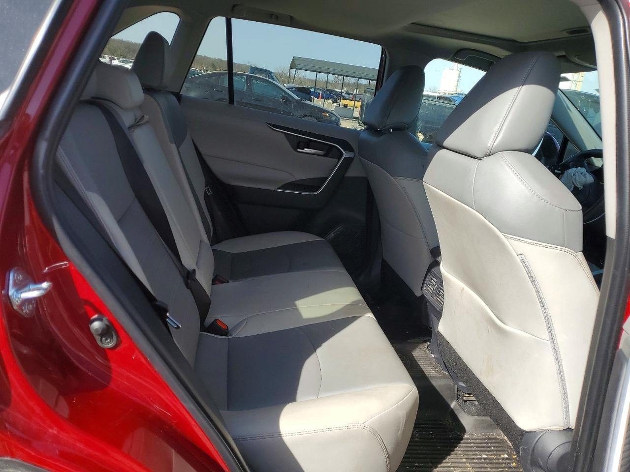 2025 TOYOTA RAV4 XLE PREMIUM photo 31