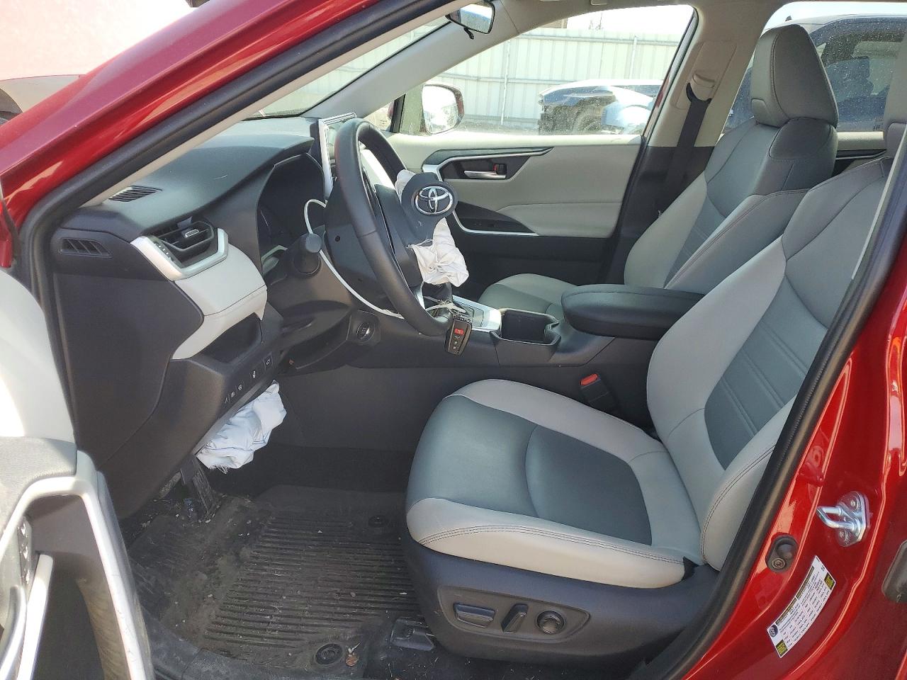 2025 TOYOTA RAV4 XLE PREMIUM photo 19