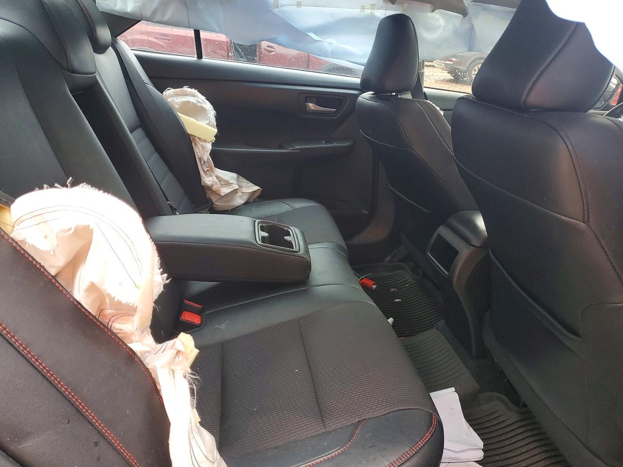 2016 TOYOTA CAMRY SE photo 19