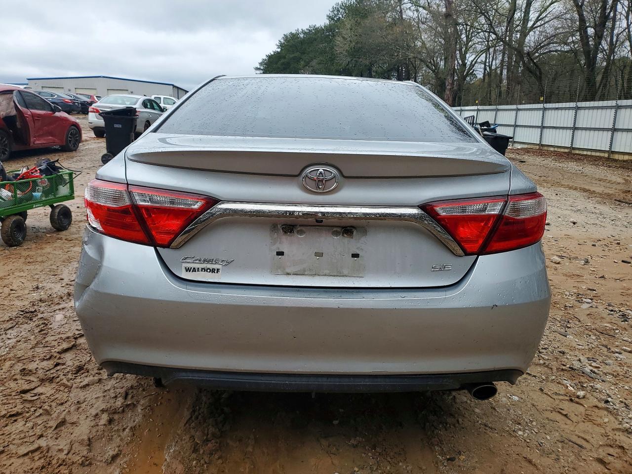 2016 TOYOTA CAMRY SE photo 11