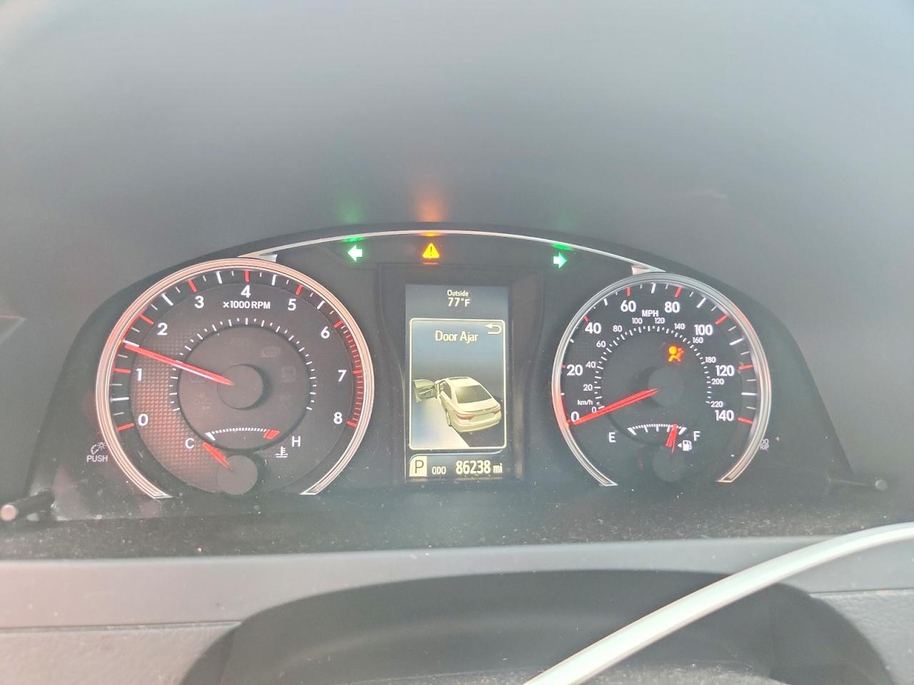 2016 TOYOTA CAMRY SE photo 18