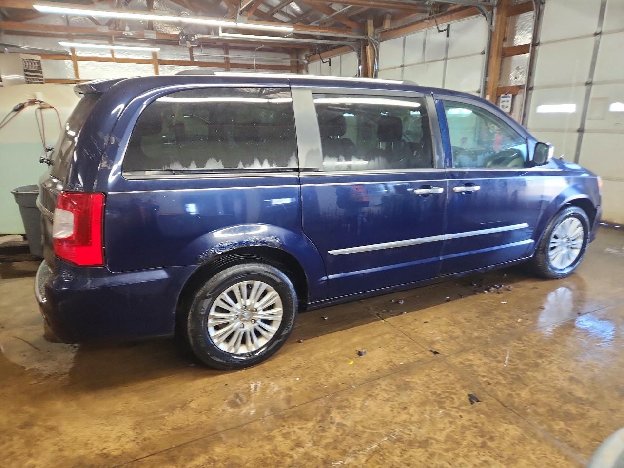 2015 CHRYSLER TOWN & COUNTRY LIMITED photo 3