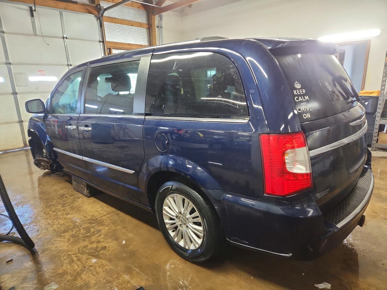 2015 CHRYSLER TOWN & COUNTRY LIMITED photo 2