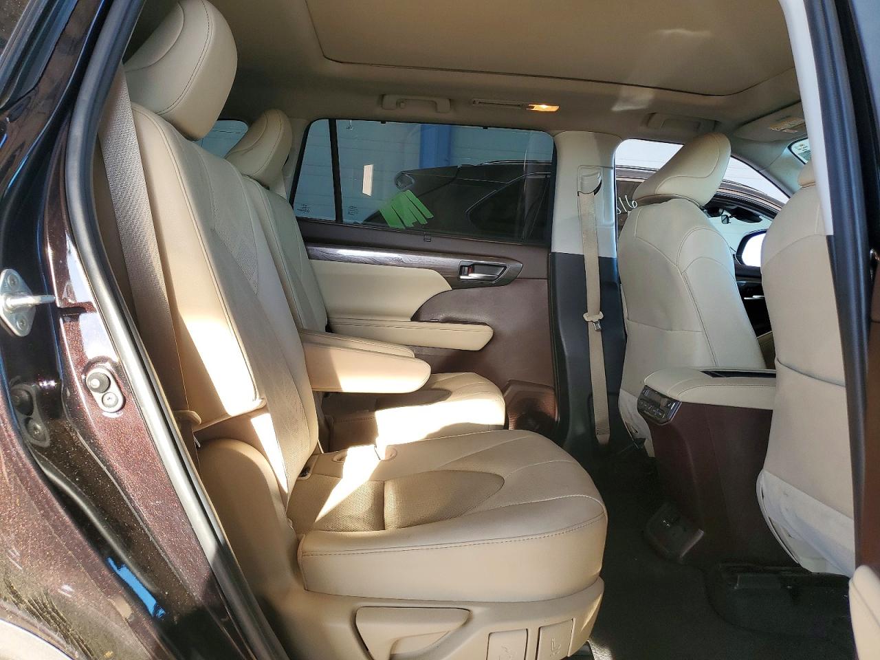 2020 TOYOTA HIGHLANDER PLATINUM photo 19