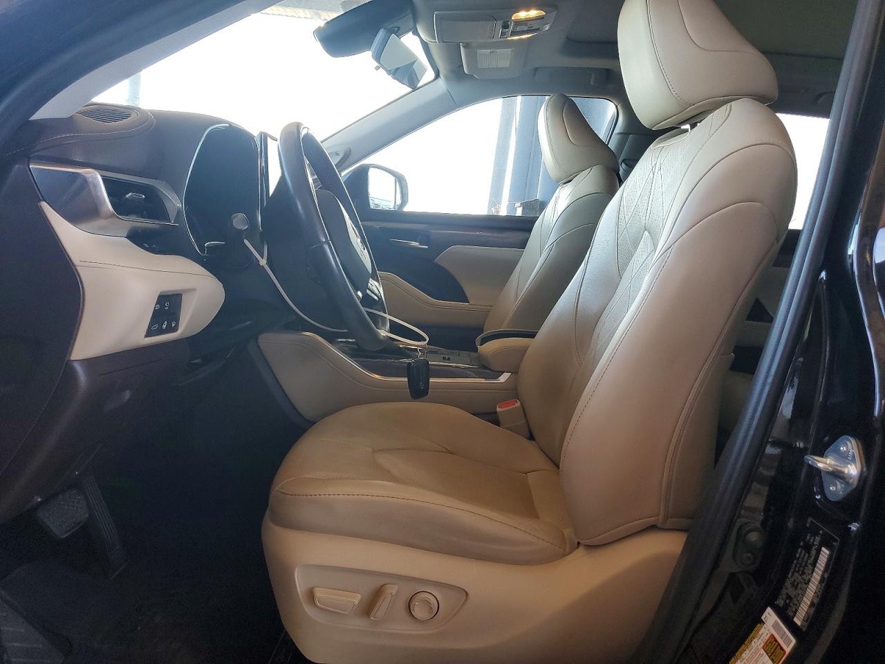 2020 TOYOTA HIGHLANDER PLATINUM photo 13