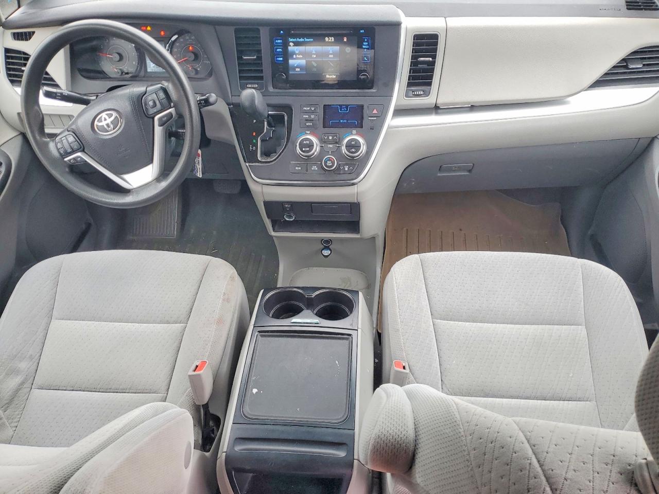 2015 TOYOTA SIENNA LE 7-PASSENGER photo 15