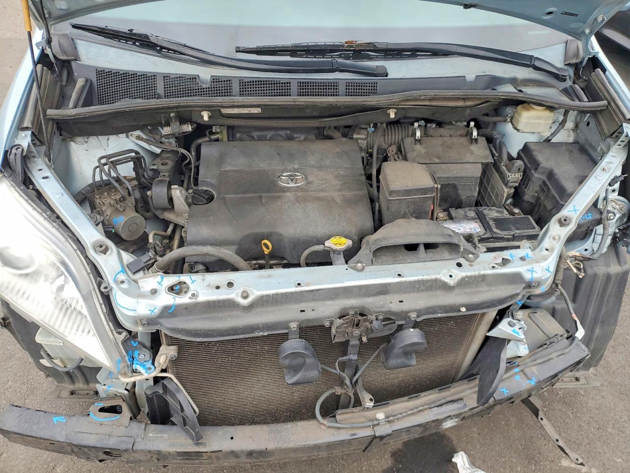 2015 TOYOTA SIENNA LE 7-PASSENGER photo 23
