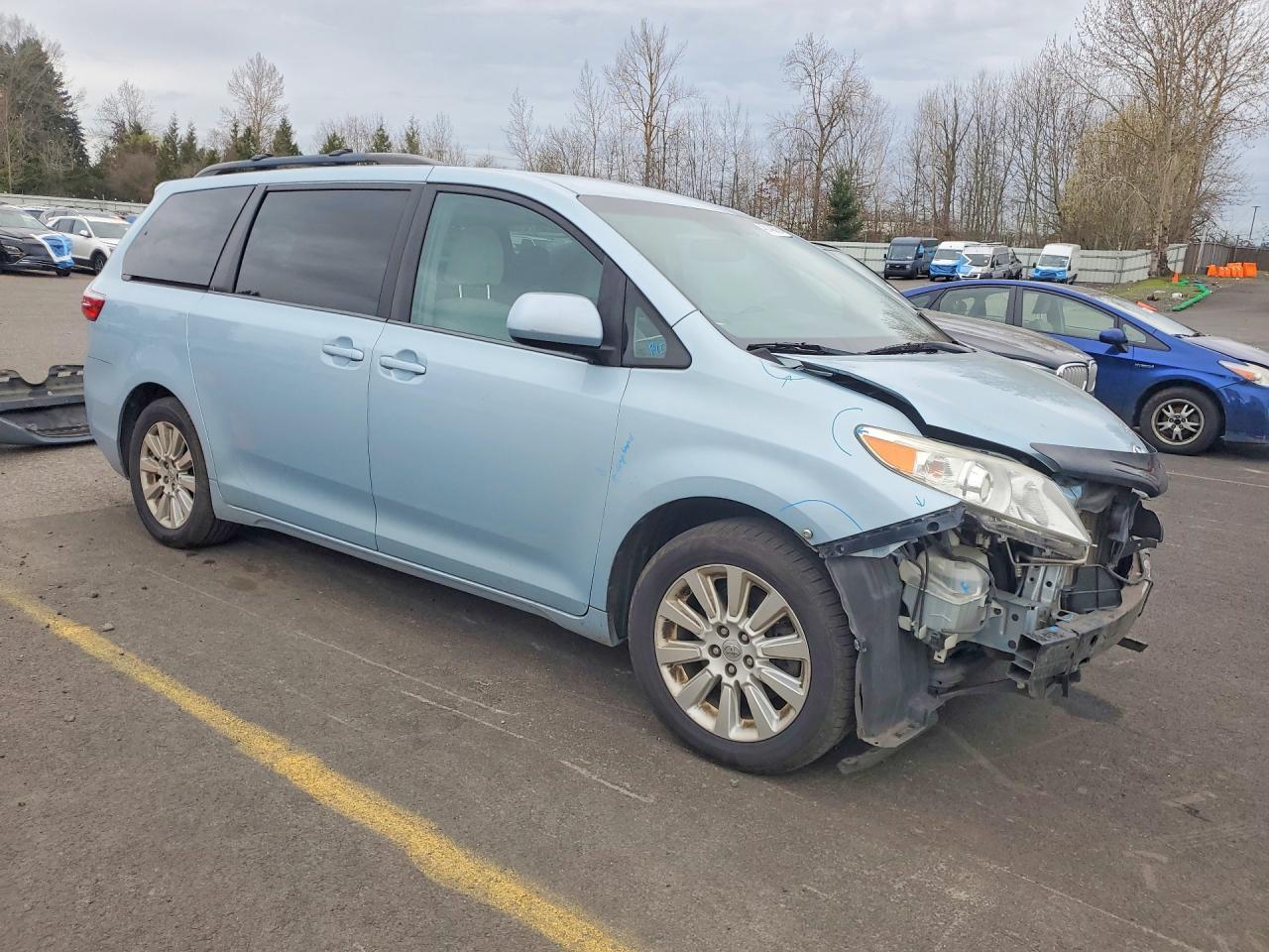 2015 TOYOTA SIENNA LE 7-PASSENGER photo 7
