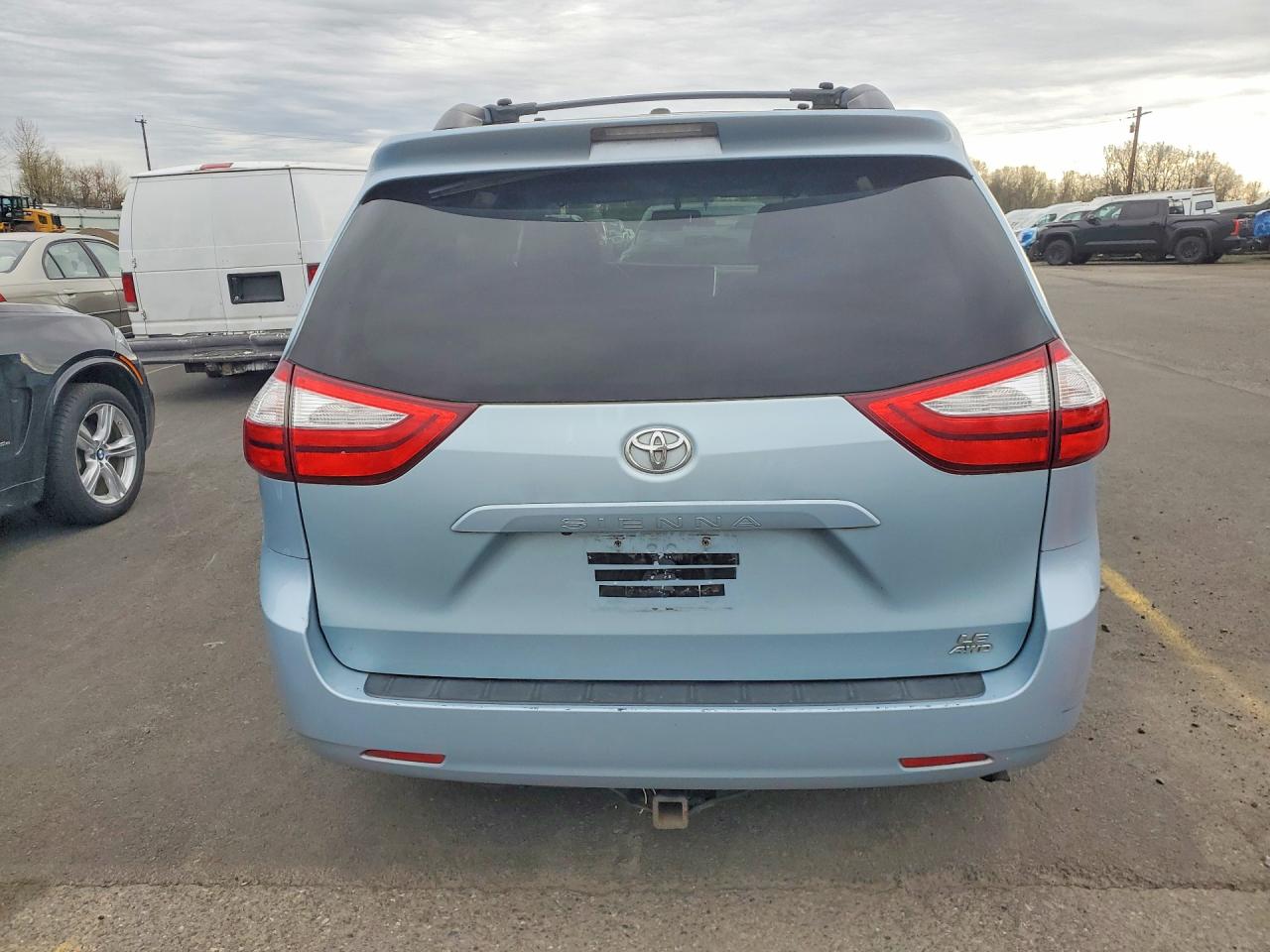 2015 TOYOTA SIENNA LE 7-PASSENGER photo 11