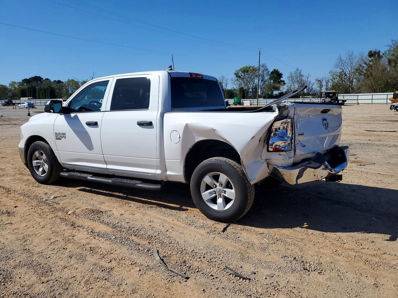 2023 RAM 1500 CLASSIC SLT photo 4