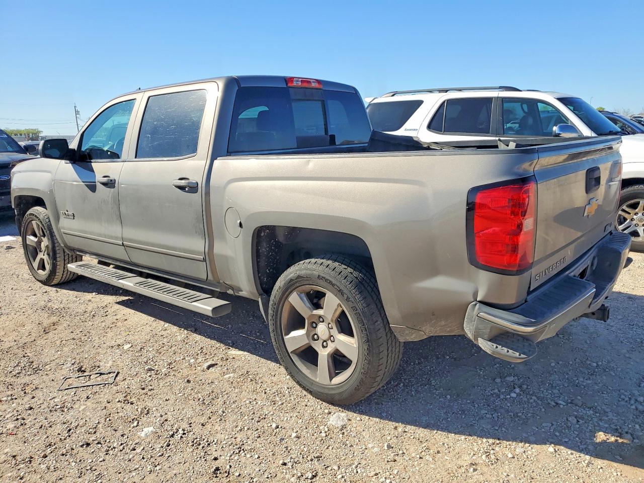 2017 CHEVROLET SILVERADO C1500 LT photo 2