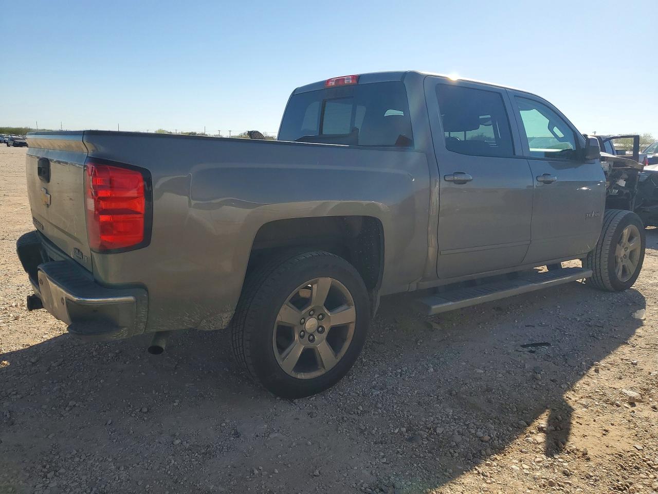 2017 CHEVROLET SILVERADO C1500 LT photo 3
