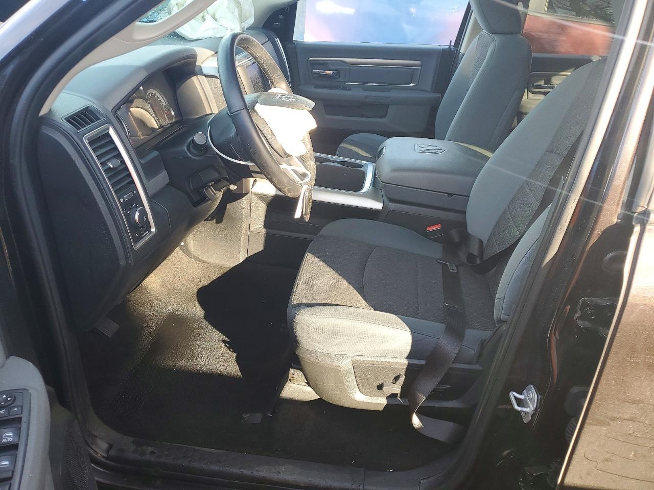 2017 RAM 1500 SLT photo 19