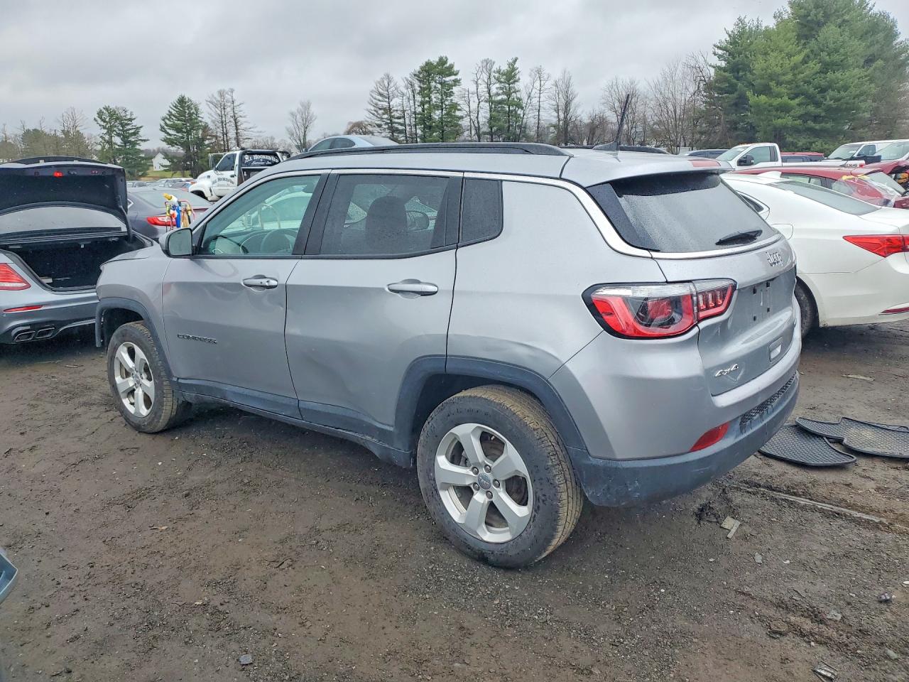 2019 JEEP COMPASS LATITUDE photo 2