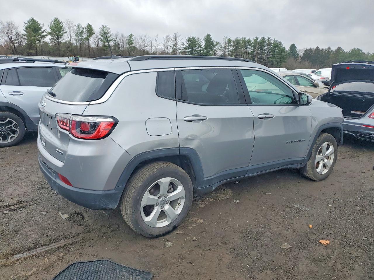 2019 JEEP COMPASS LATITUDE photo 3