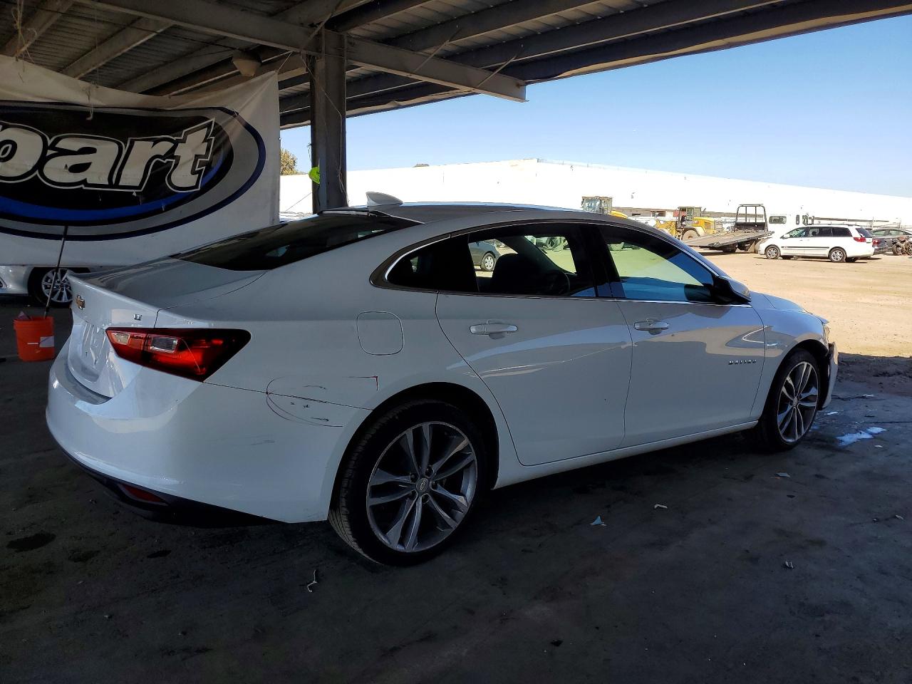 2023 CHEVROLET MALIBU LT photo 3