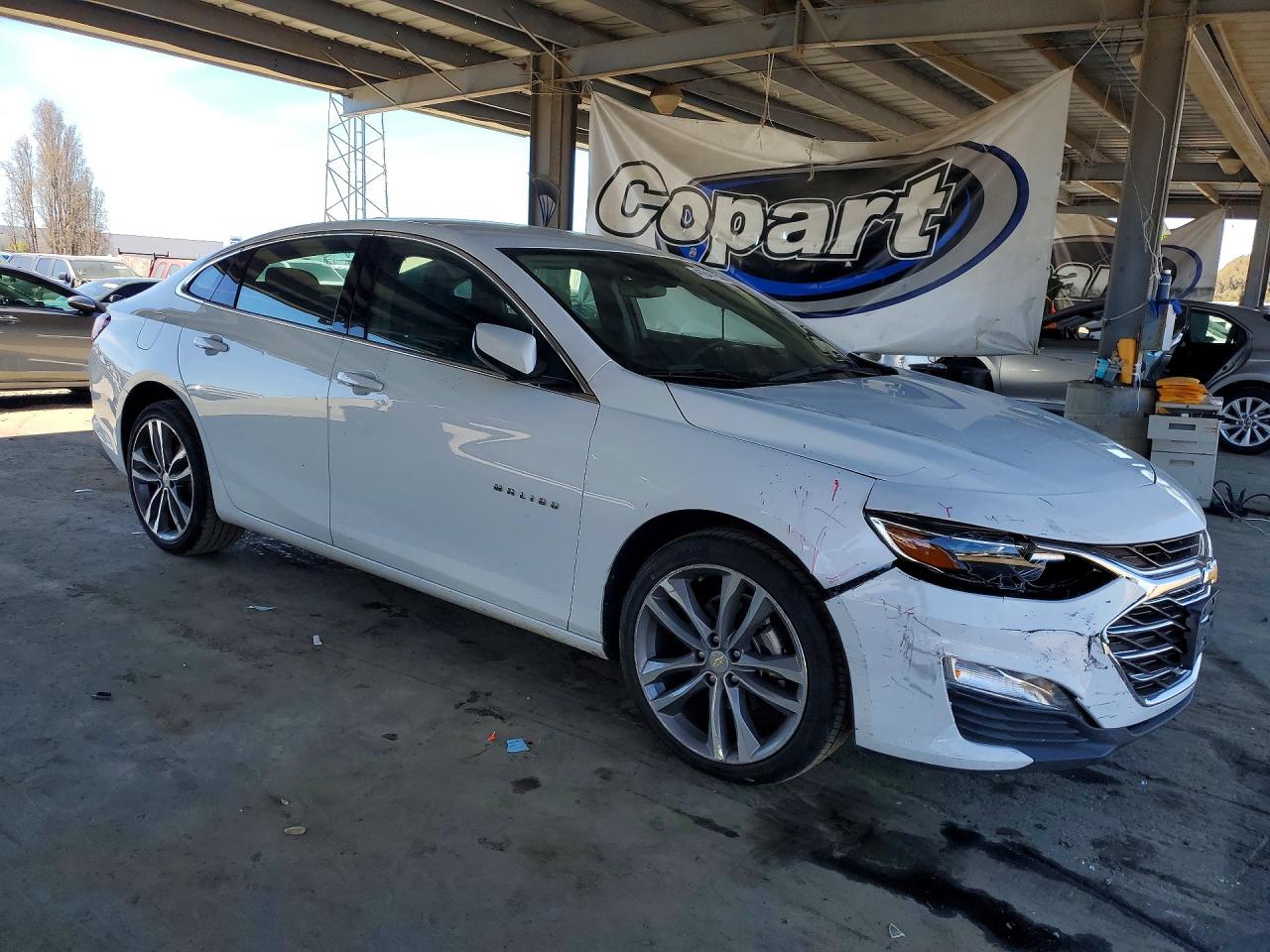 2023 CHEVROLET MALIBU LT photo 4