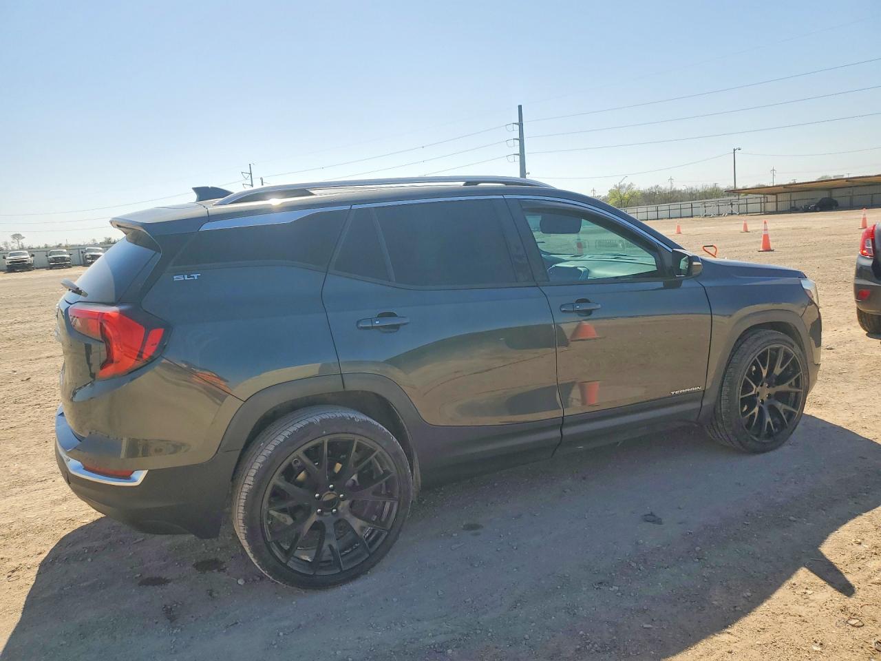 2019 GMC TERRAIN SLT photo 3