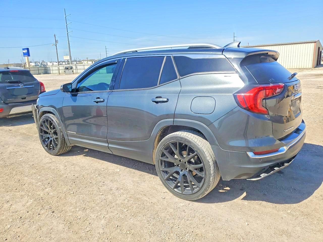 2019 GMC TERRAIN SLT photo 2