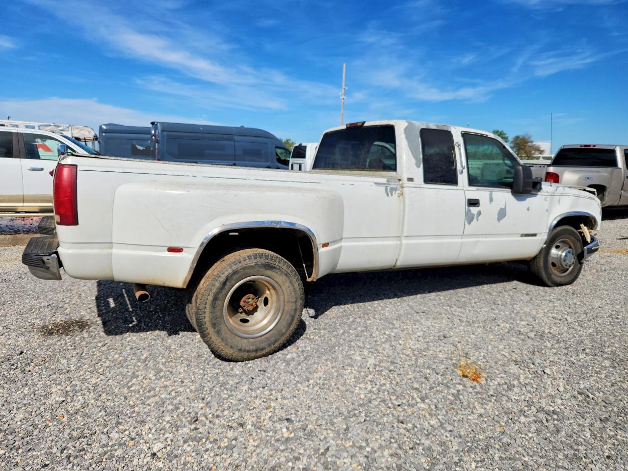 1995 CHEVROLET GMT-400 C3500 photo 3