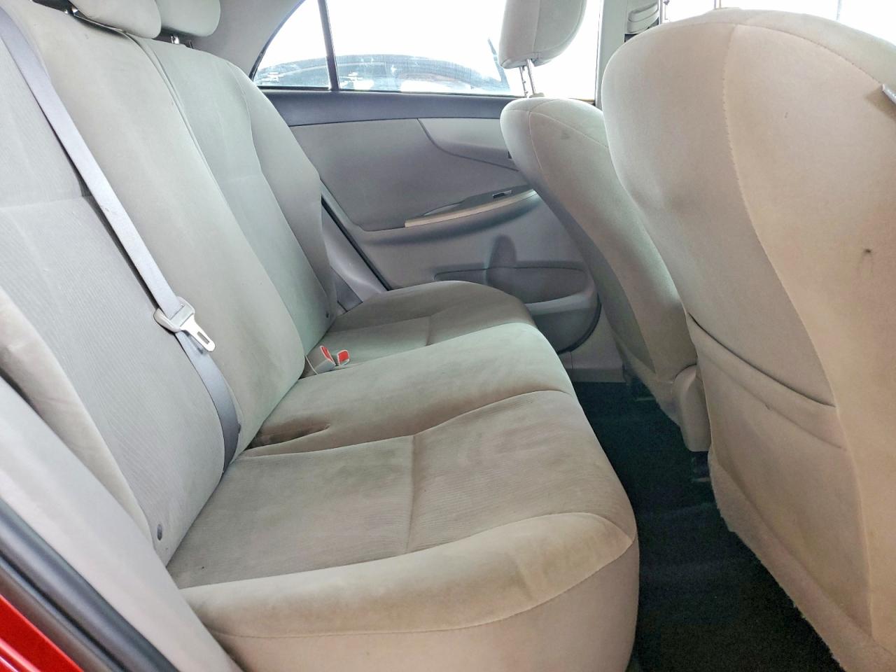 2011 TOYOTA COROLLA LE photo 10