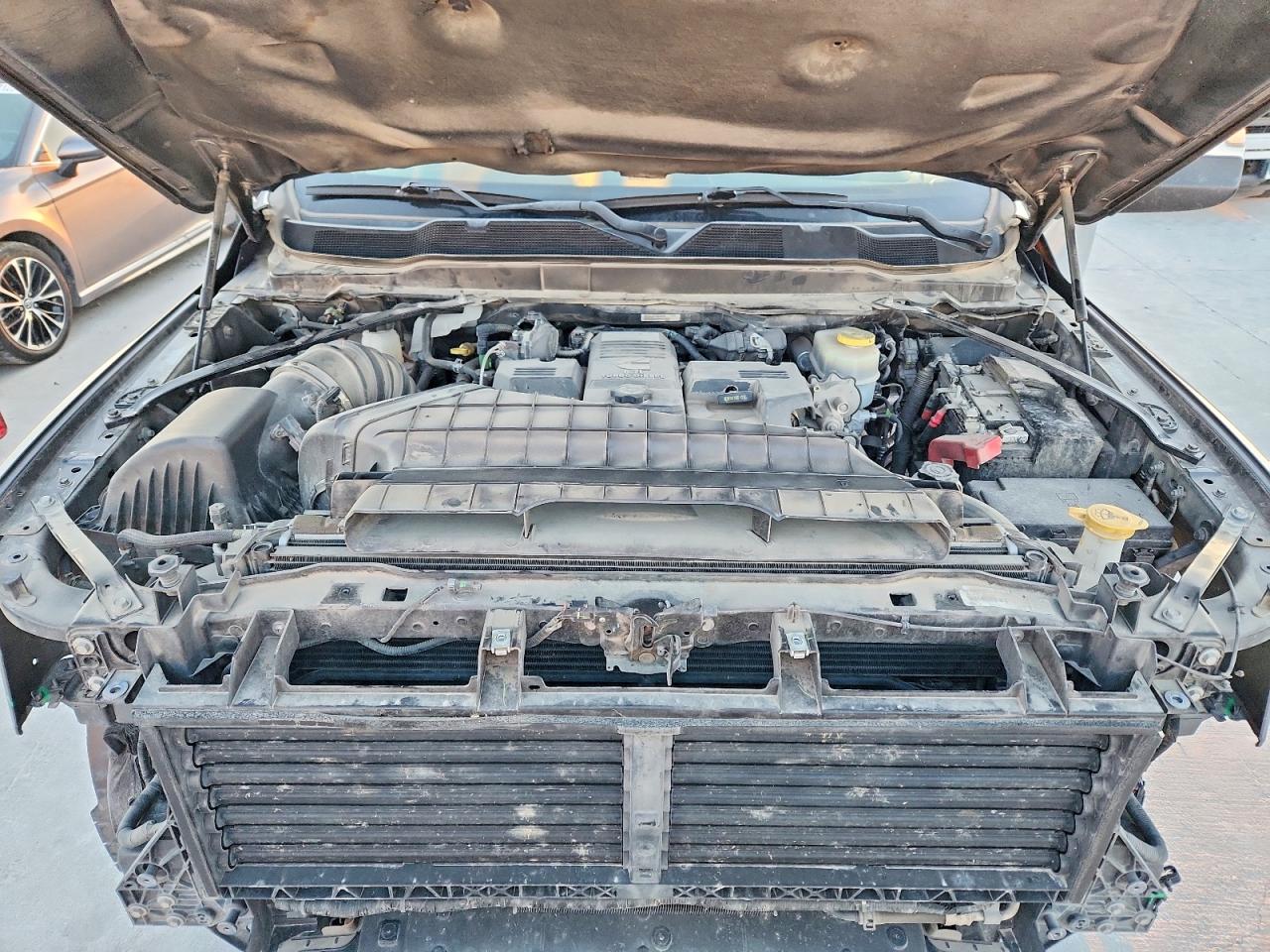 2019 RAM 3500 LARAMIE photo 31