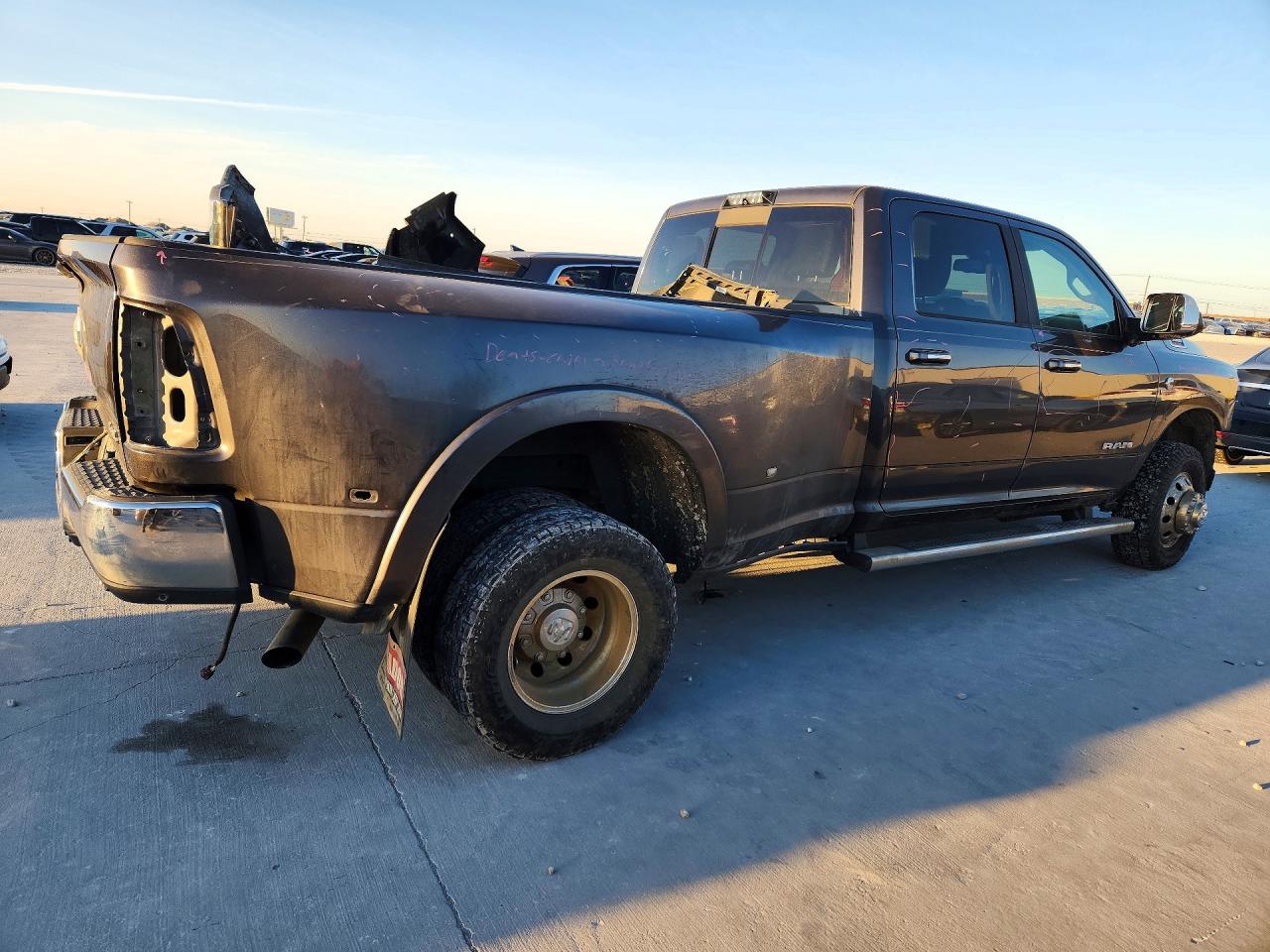 2019 RAM 3500 LARAMIE photo 7