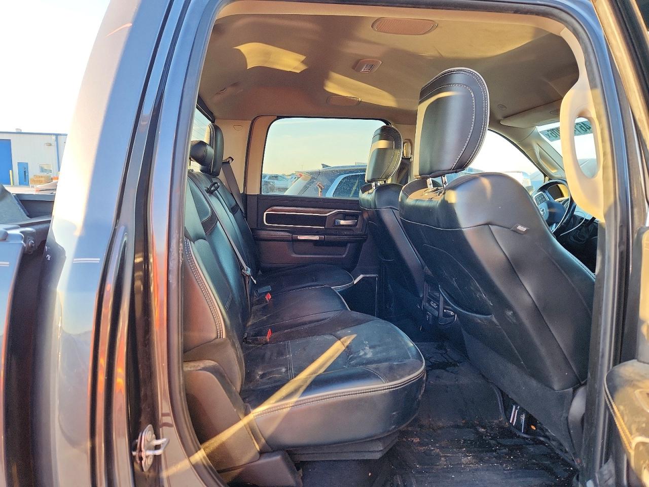 2019 RAM 3500 LARAMIE photo 28