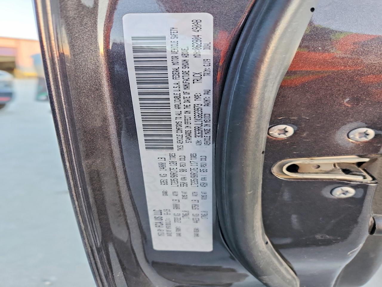 2019 RAM 3500 LARAMIE photo 37