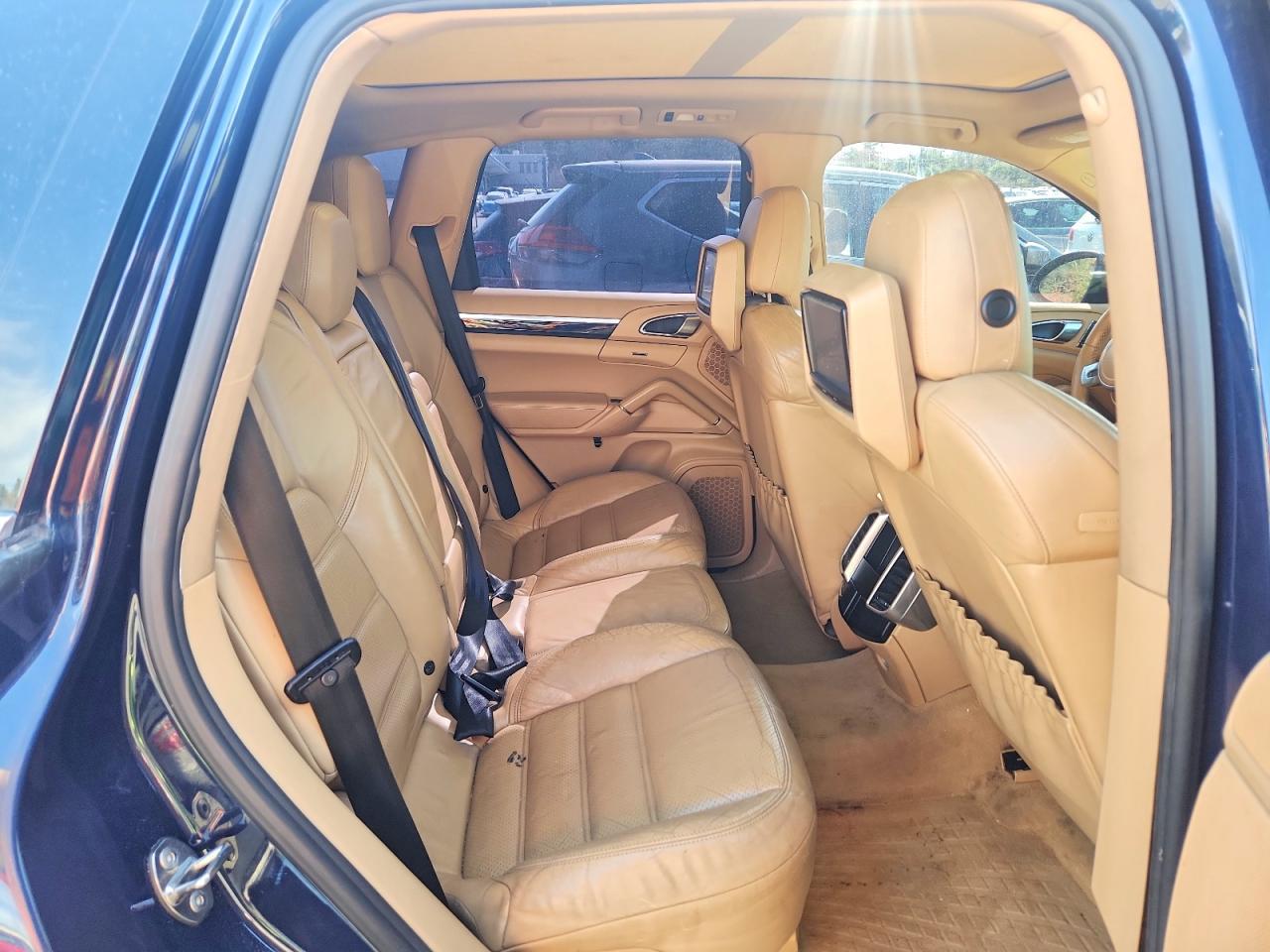 2011 PORSCHE CAYENNE S HYBRID photo 31