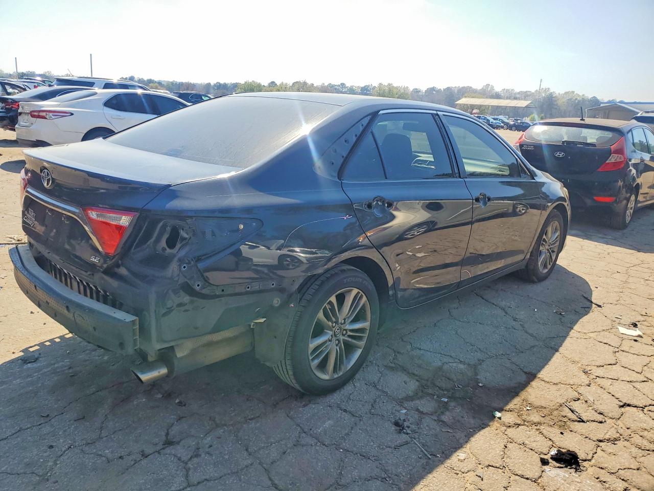 2016 TOYOTA CAMRY SE photo 9