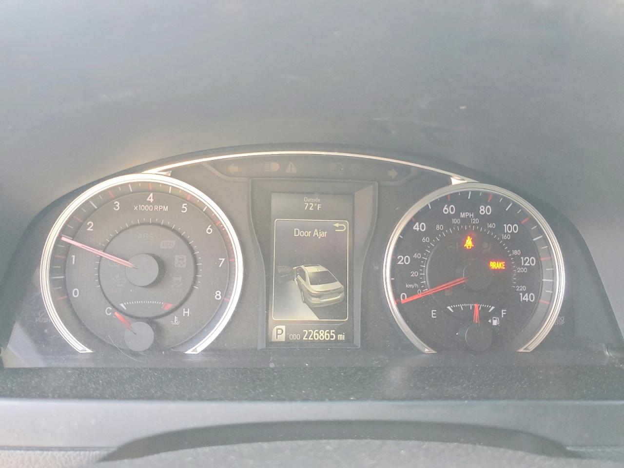 2016 TOYOTA CAMRY SE photo 33