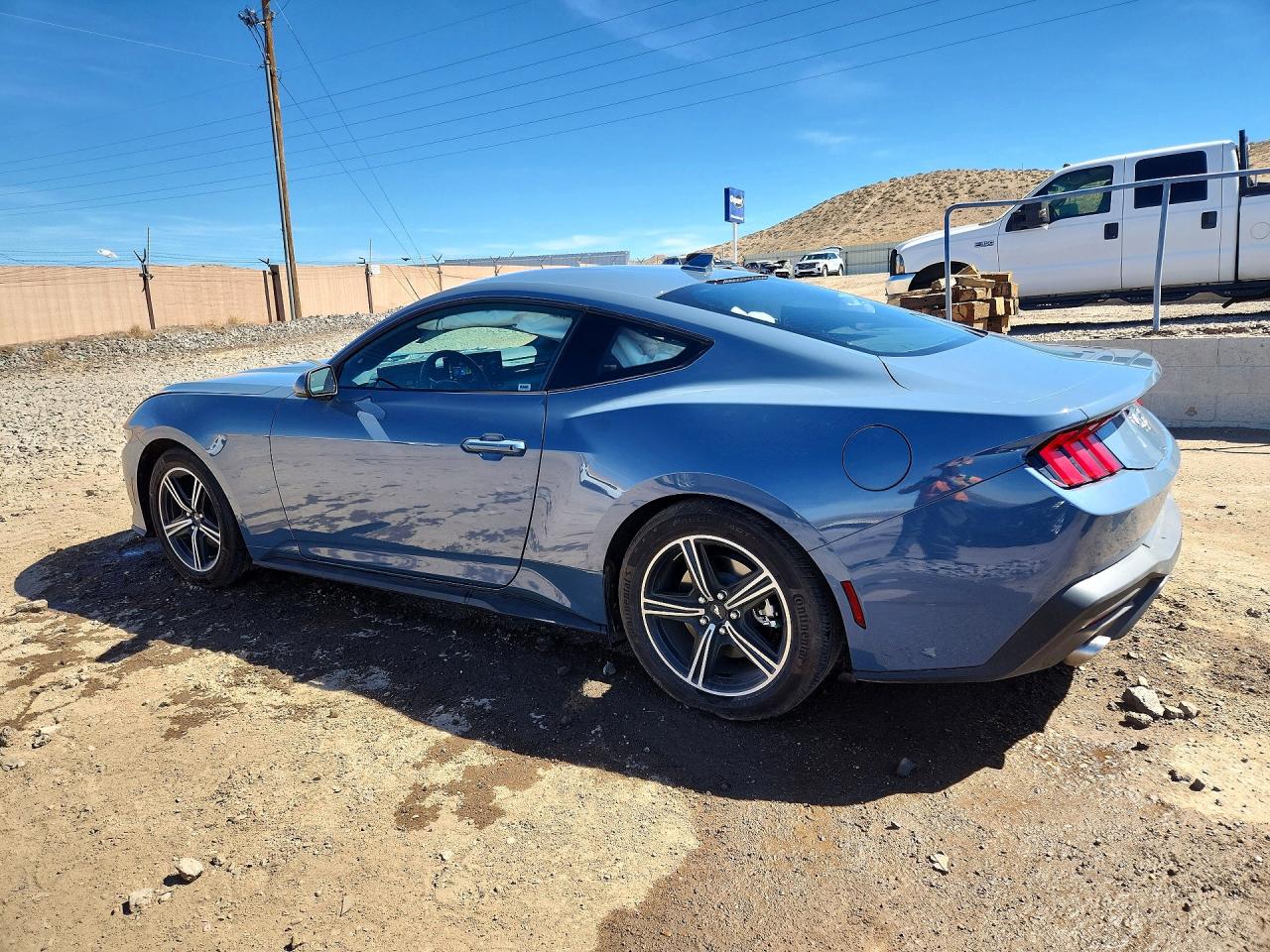 2025 FORD MUSTANG photo 2