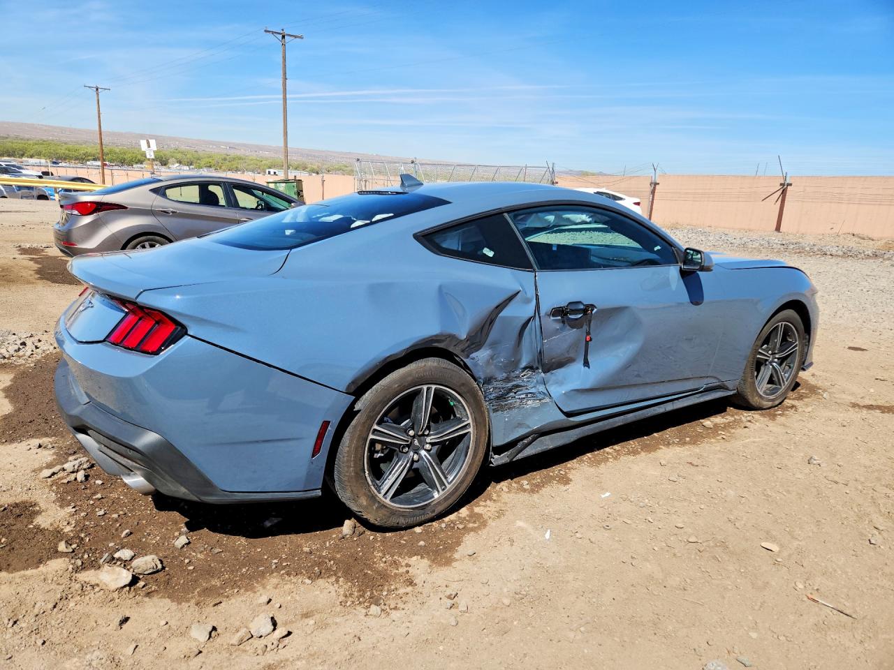 2025 FORD MUSTANG photo 3