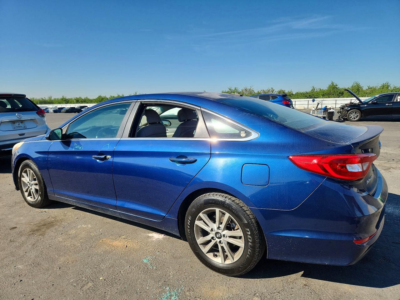 2015 HYUNDAI SONATA SE photo 2