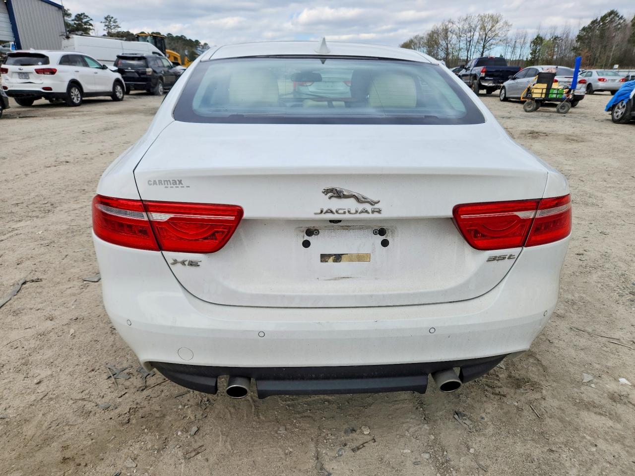 2017 JAGUAR XE PRESTIGE photo 11