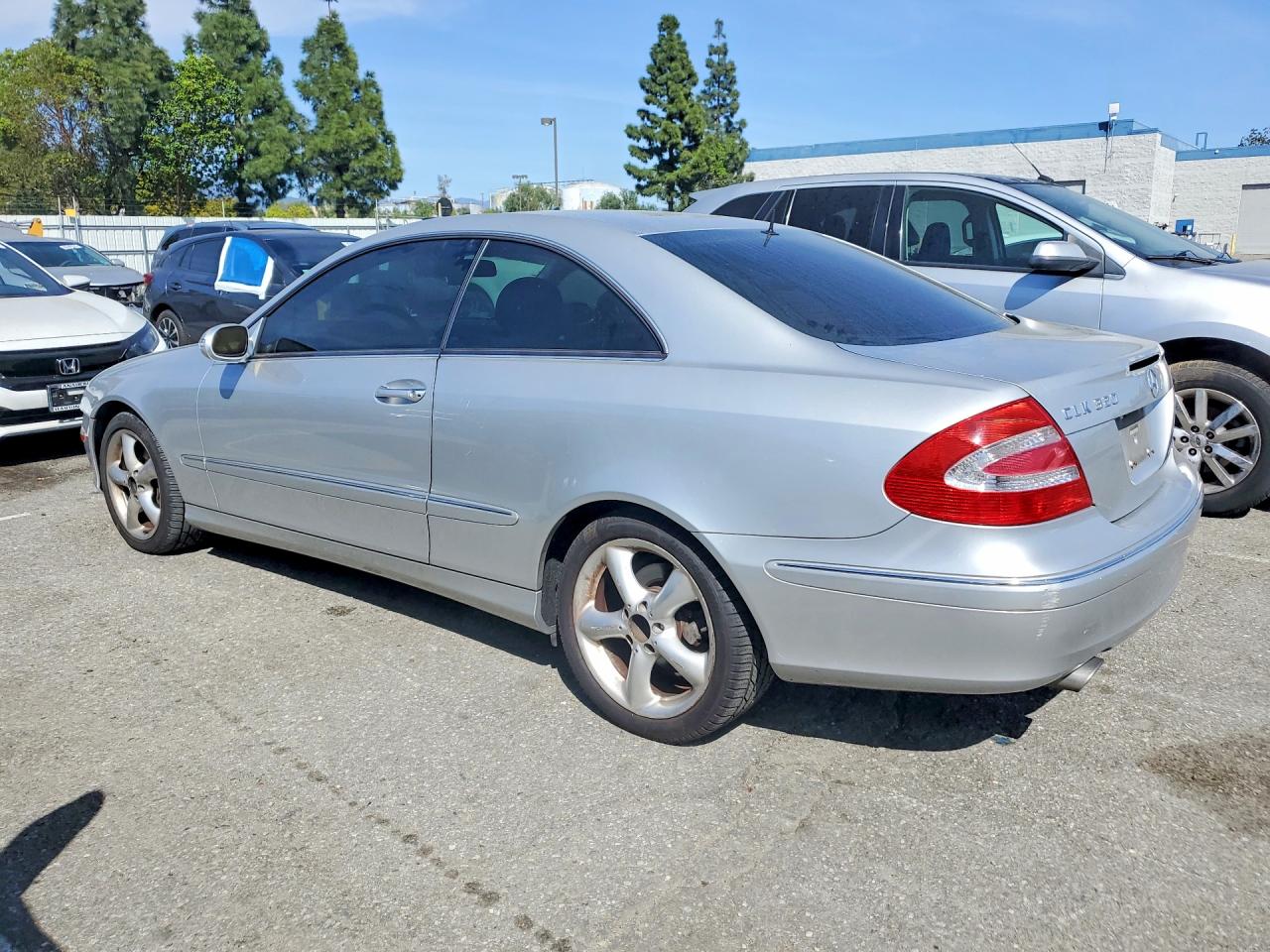 2005 MERCEDES-BENZ CLK 320C photo 2