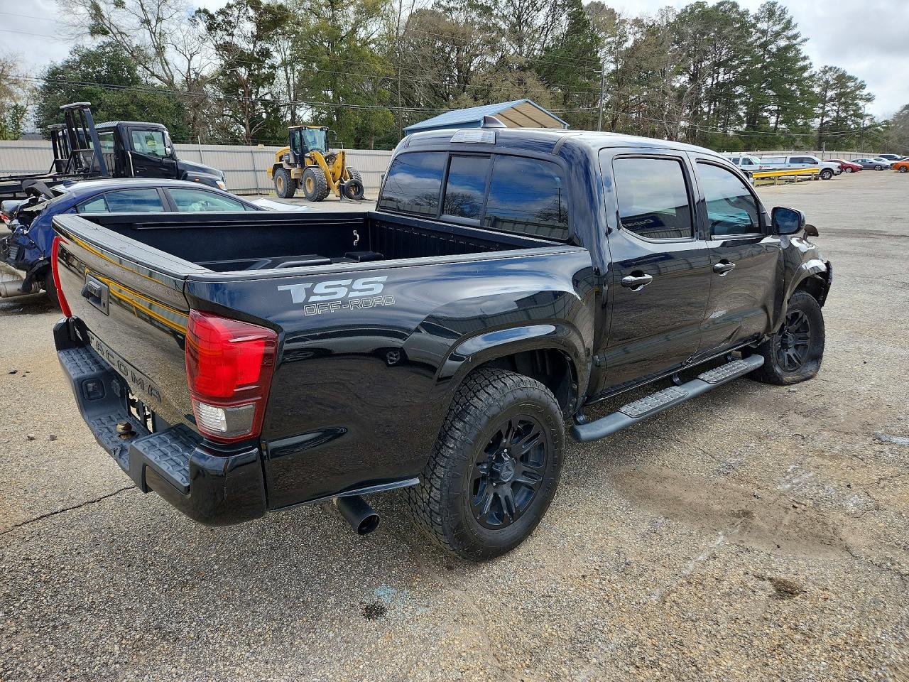 2019 TOYOTA TACOMA SR photo 5