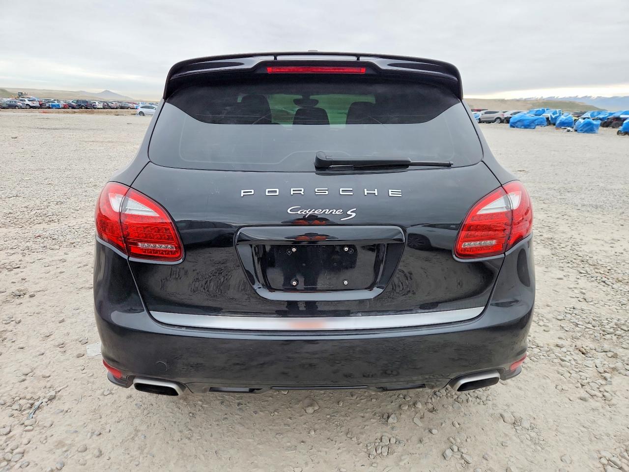 2013 PORSCHE CAYENNE S photo 16