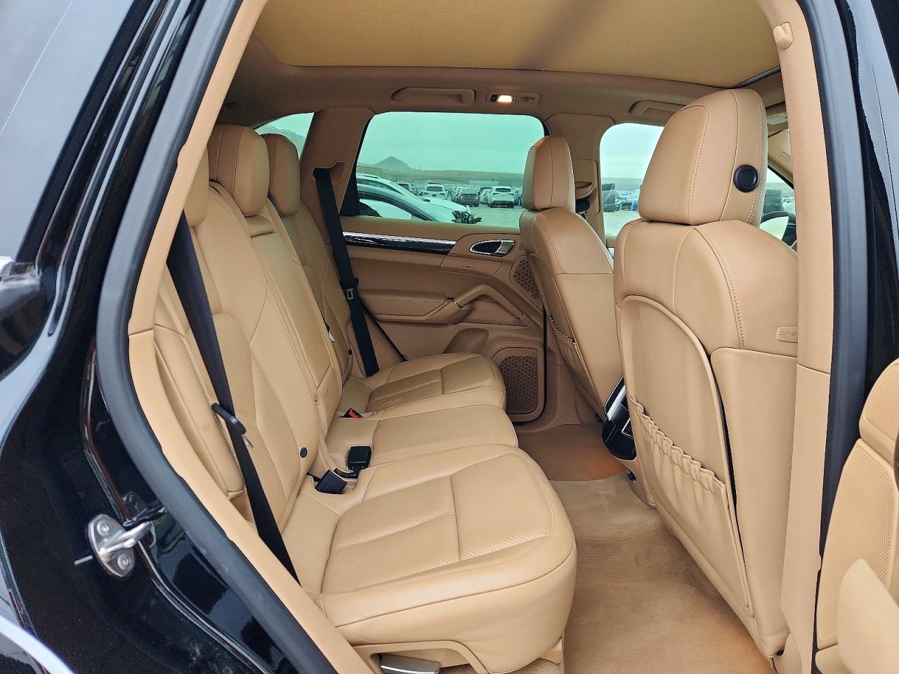 2013 PORSCHE CAYENNE S photo 28