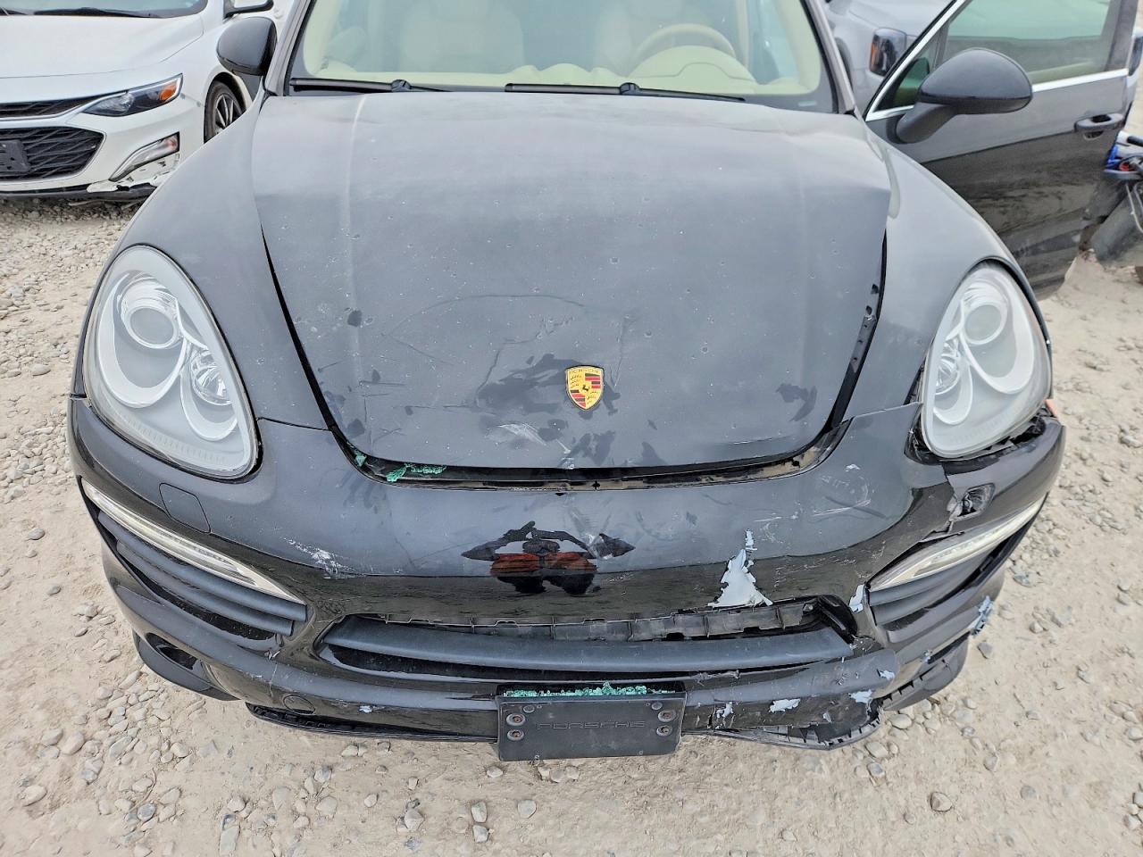 2013 PORSCHE CAYENNE S photo 31