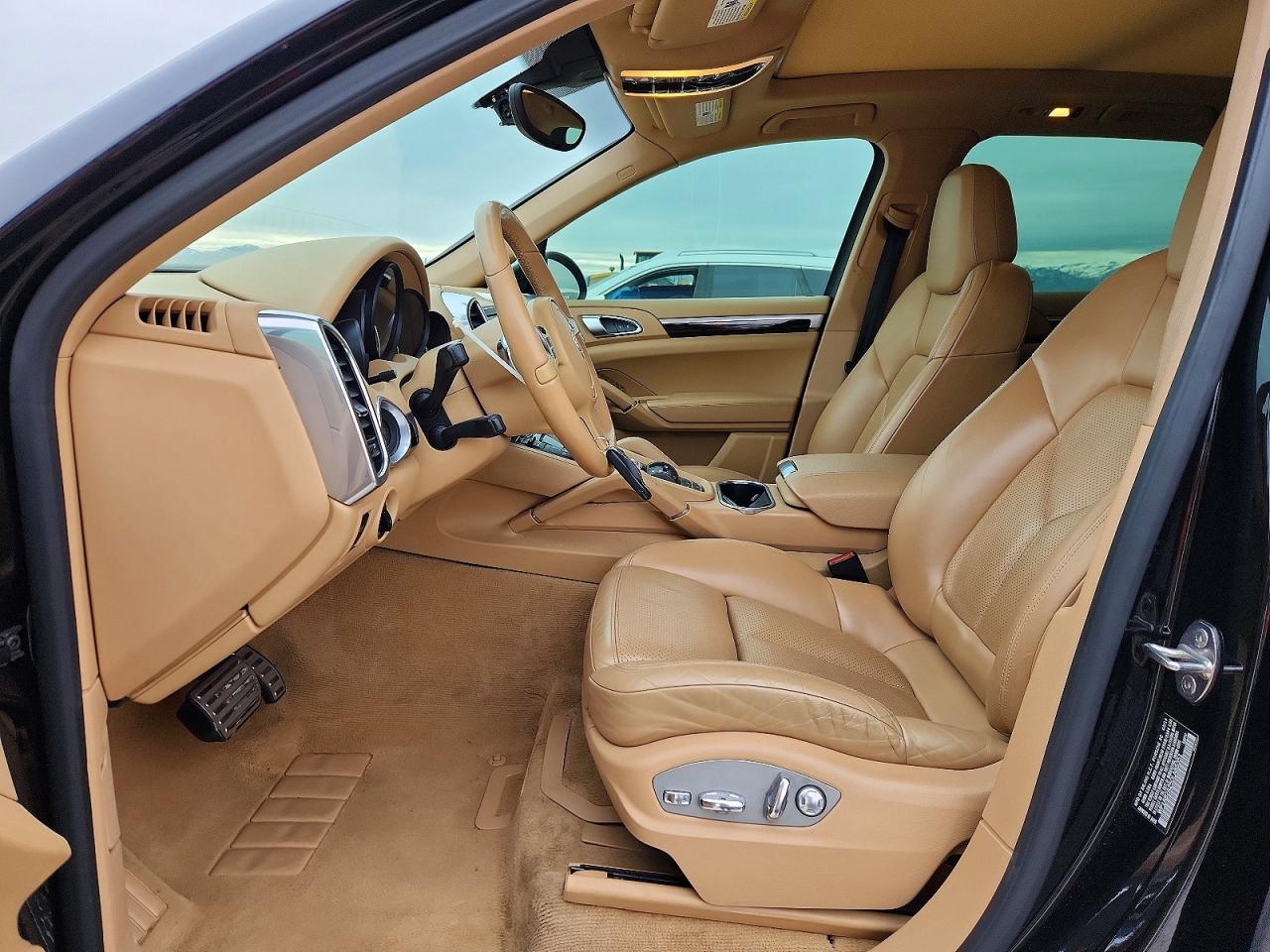 2013 PORSCHE CAYENNE S photo 19