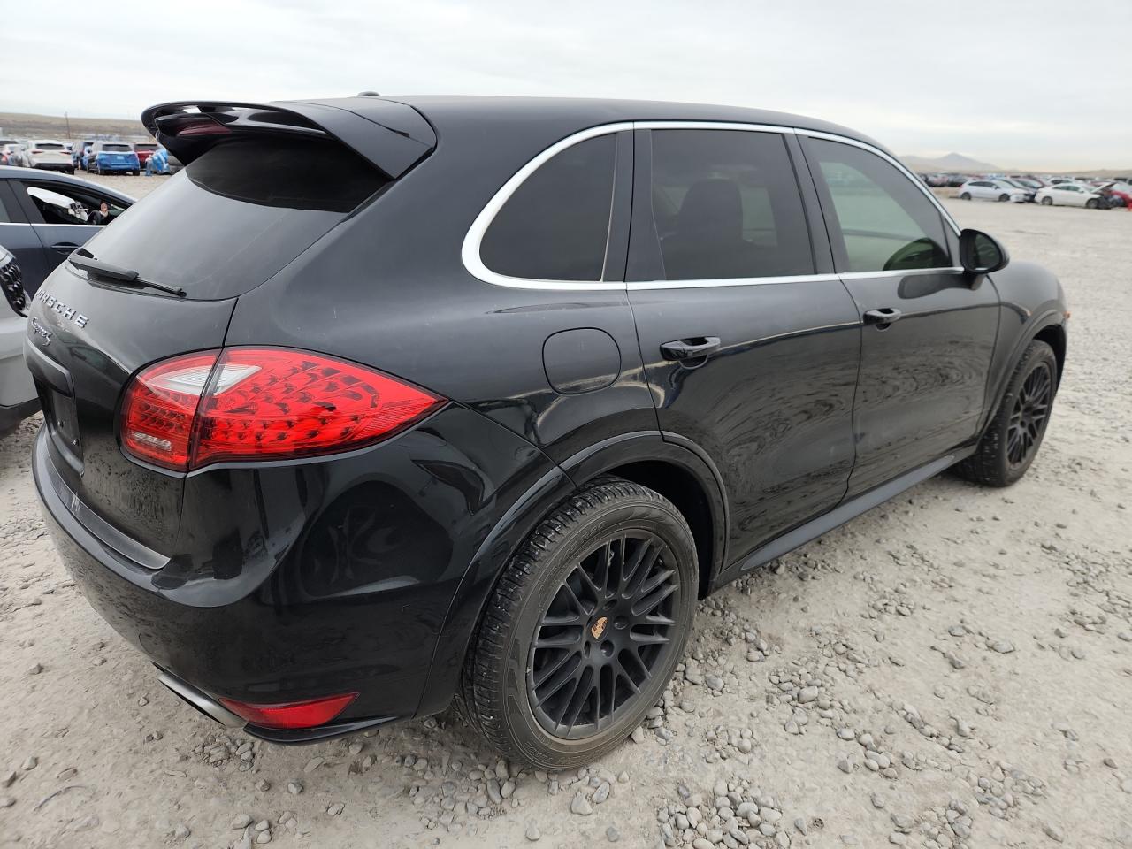 2013 PORSCHE CAYENNE S photo 7